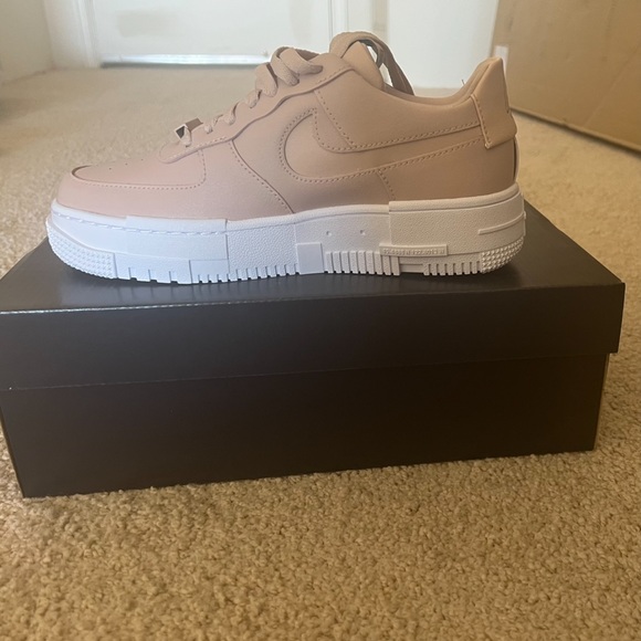 Nike new never used snickers size 8 - Picture 3 of 3